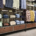 Eksklusiv reol i tøjbutik